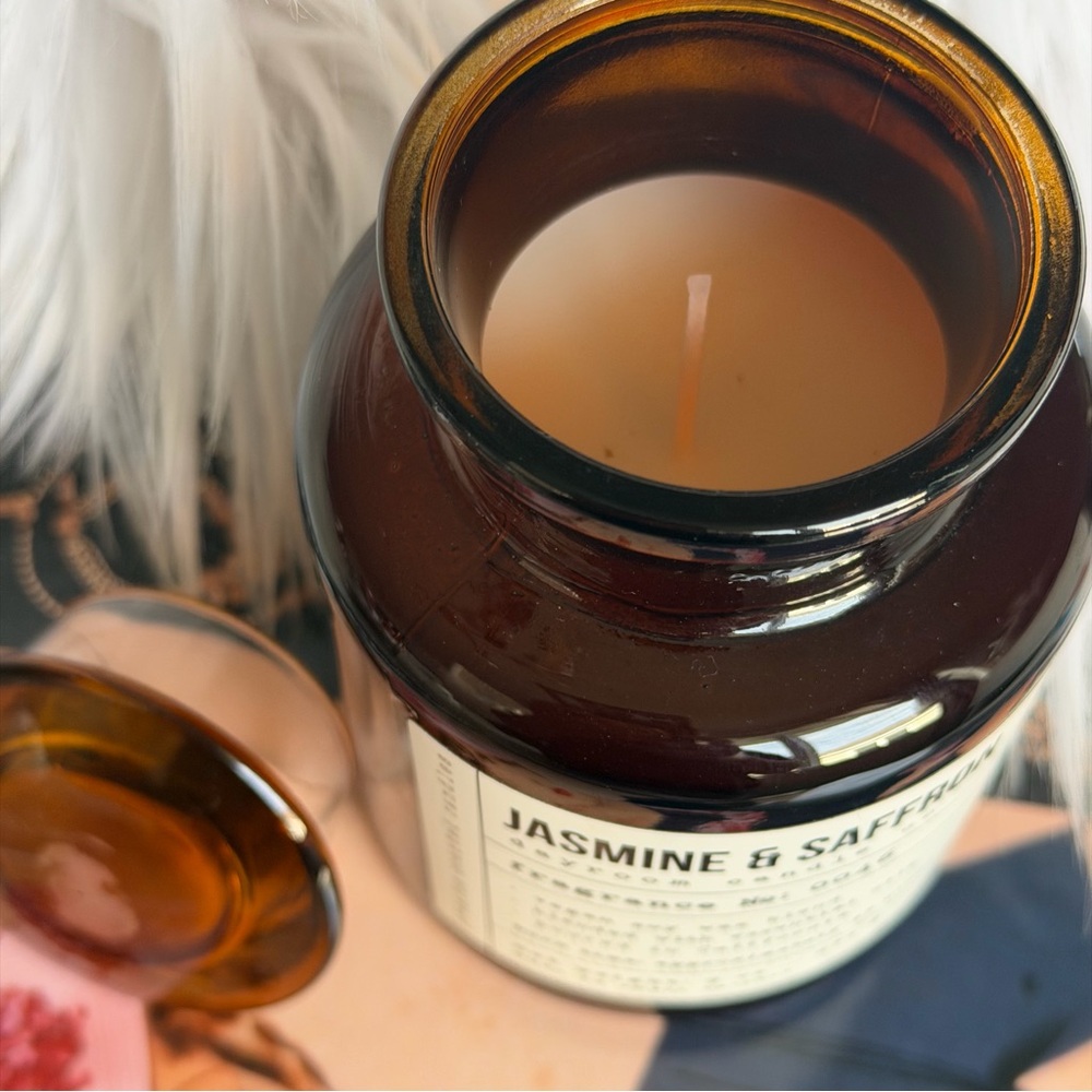 Vegan Soy Wax Blend | Jasmine & Saffron Scented 9oz Candle in Amber Jar